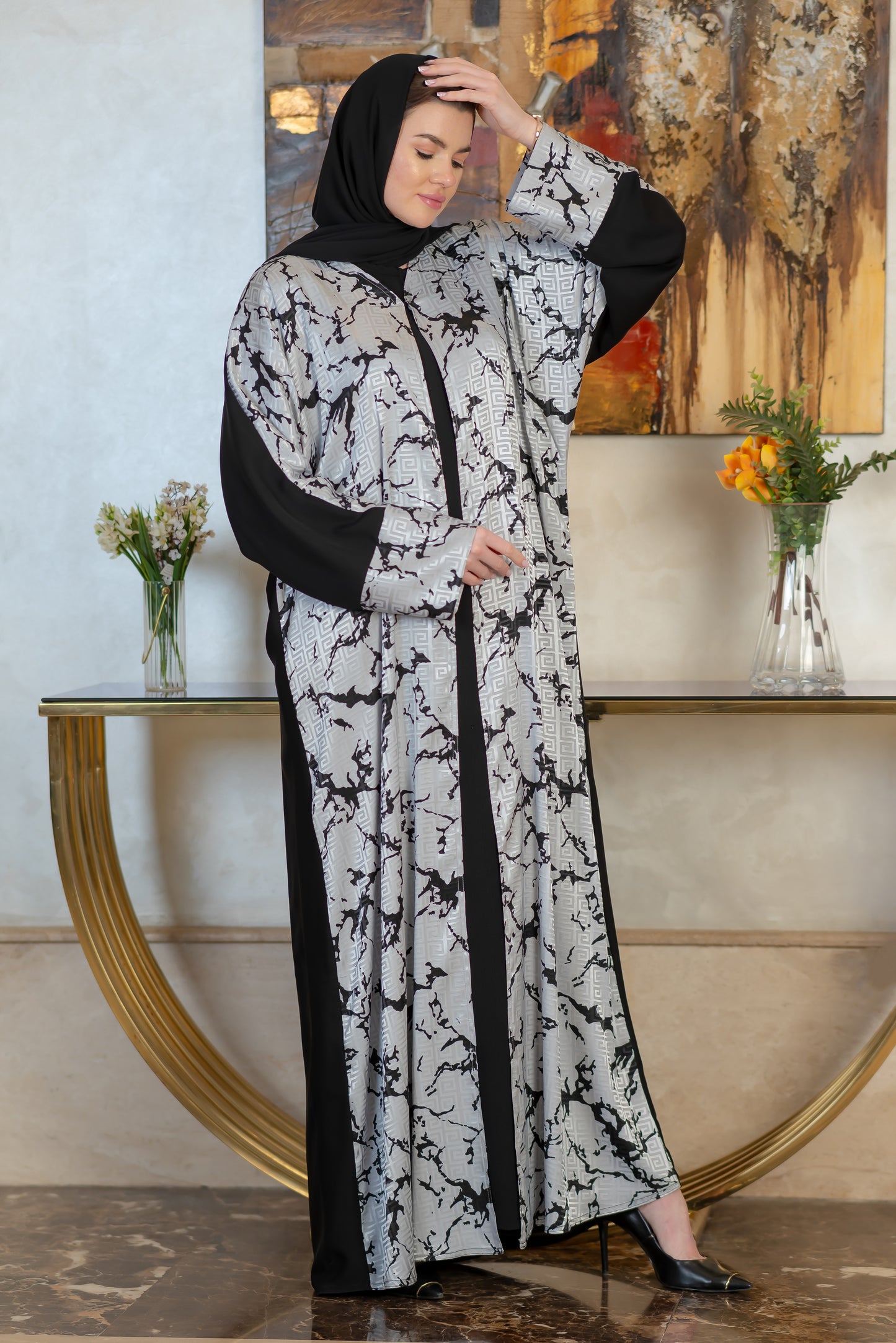 إسدال بشت فيرساتشي مقفول فضي